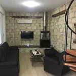 Cozy Houses Omodos