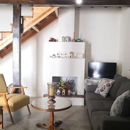 Cozy Houses Omodos
