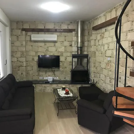 Cozy Houses Omodos