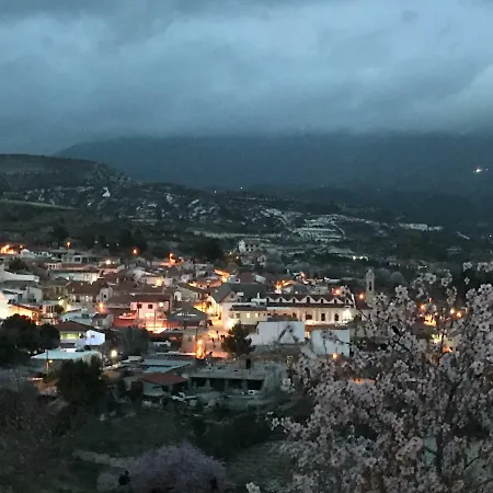 Cozy Houses * Omodos