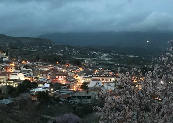 Cozy Houses * Omodos